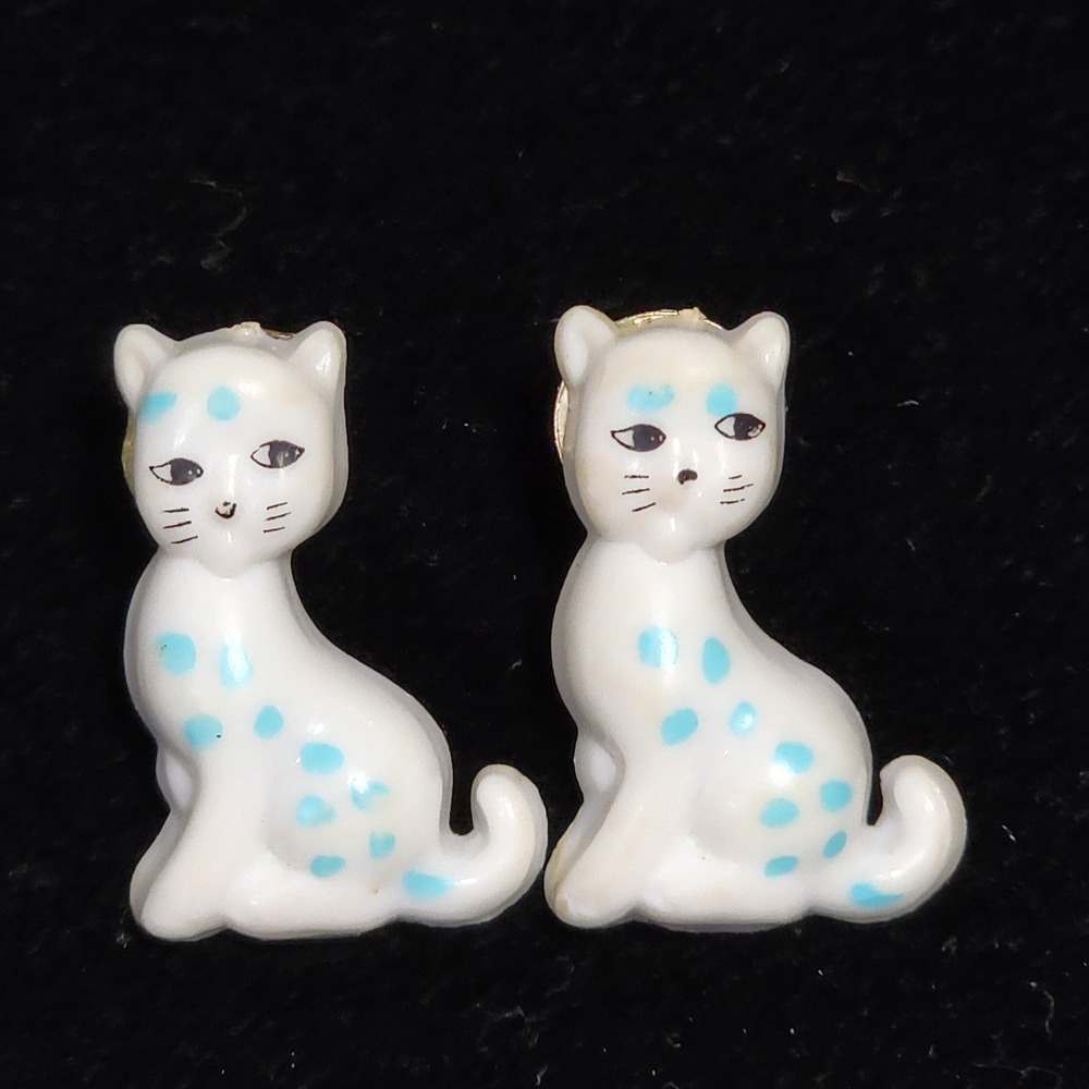 Vintage White Blue Polka Dot Sitting Cat Stud Earrings Whimsical Feline Jewelry